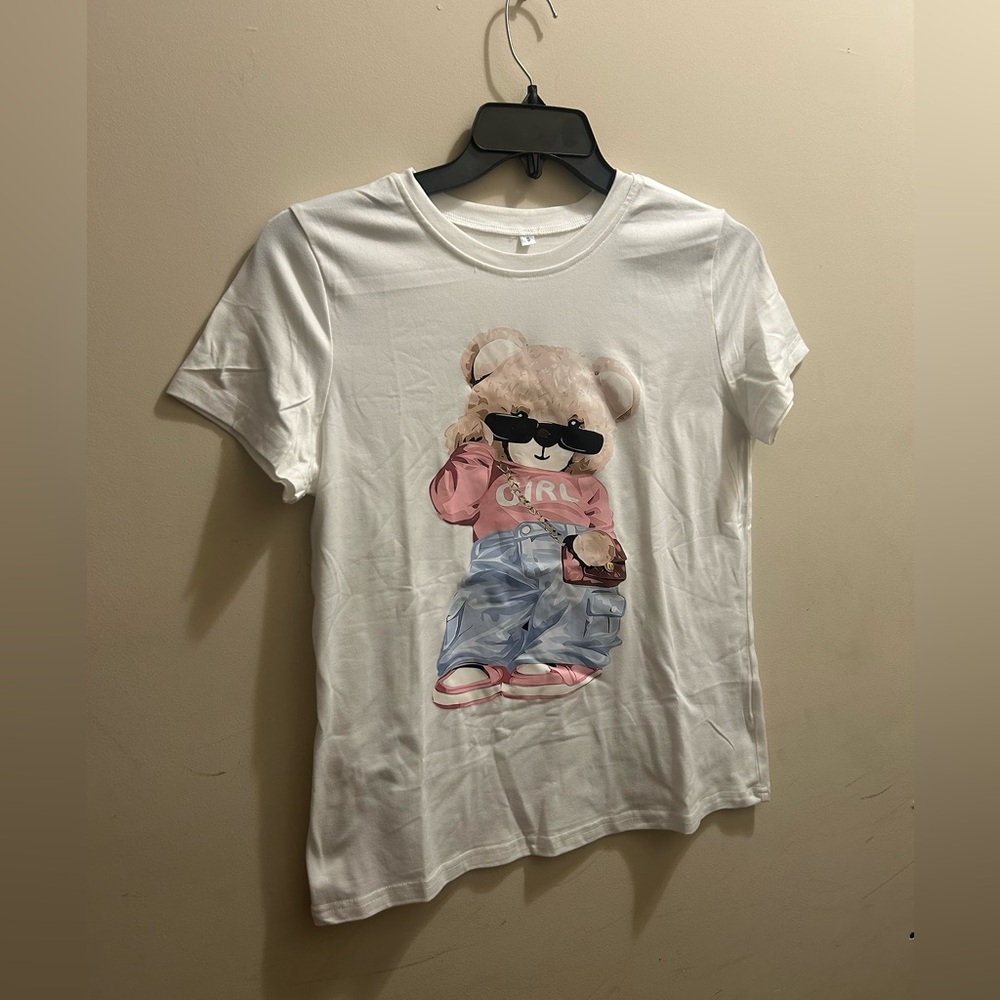 NWOT- Cute Bear Graphic  T-Shirt - White. Size Small